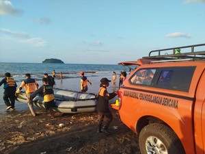 2 Wisatawan Terseret Arus di Perairan Mandalika Jepara, 1 Hilang