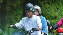 Momen Jokowi Seru-seruan Naik ATV di Bali
