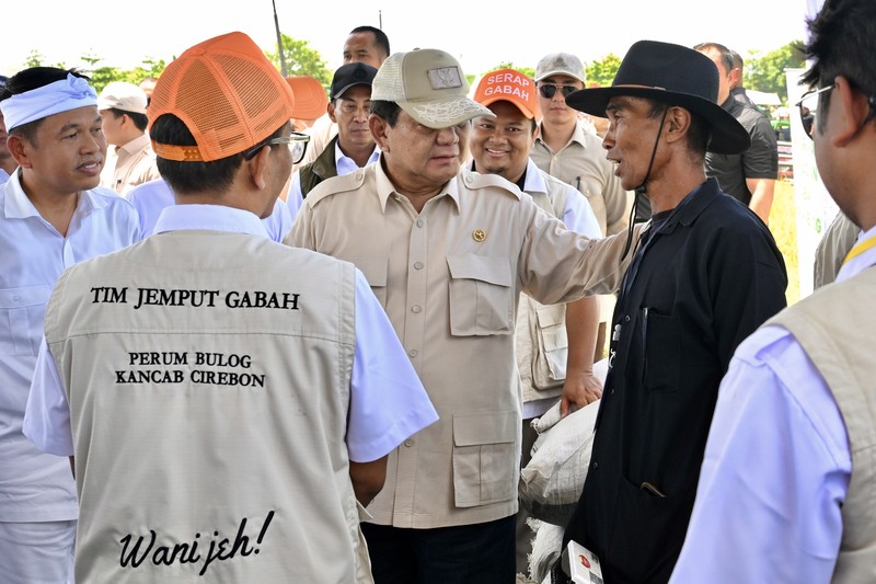 Presiden Prabowo Subianto menghadiri Panen Raya Padi Serentak di 14 provinsi di Majalengka, Jawa Barat, Senin (07/04/2025). (Cahyo/Biro Pers Sekretariat Presiden RI) Presiden Prabowo Subianto menghadiri Panen Raya Padi Serentak di 14 provinsi di Majalengka, Jawa Barat, Senin (07/04/2025). (Cahyo/Biro Pers Sekretariat Presiden RI)