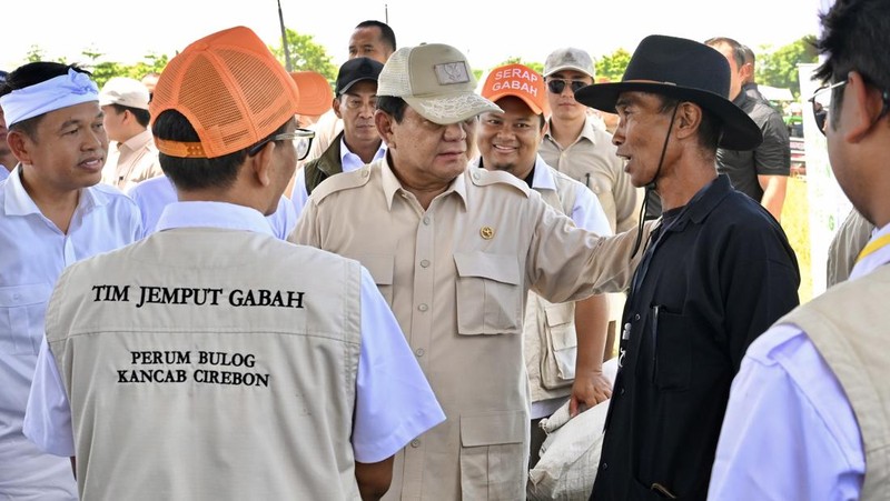 Presiden Prabowo Subianto menghadiri Panen Raya Padi Serentak di 14 provinsi di Majalengka, Jawa Barat, Senin (07/04/2025). (Cahyo/Biro Pers Sekretariat Presiden RI)