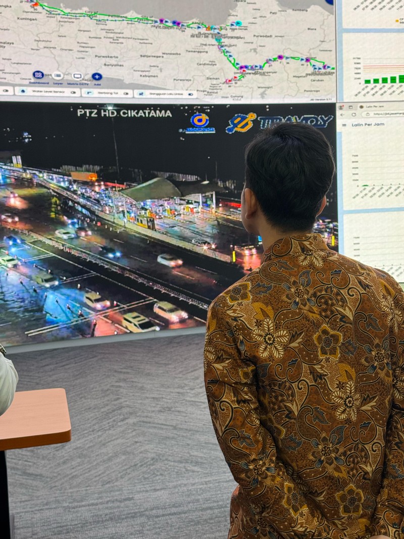 Wapres Tinjau Puncak Arus Balik Lebaran 2025 di Jasa Marga Toll Road Command Center. (Biro Pers, Media, dan Informasi
Sekretariat Wakil Presiden)