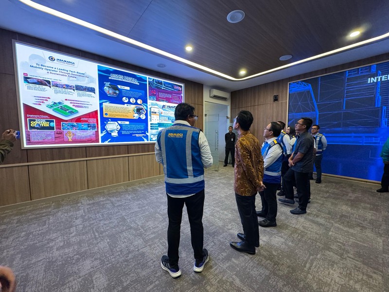 Wapres Tinjau Puncak Arus Balik Lebaran 2025 di Jasa Marga Toll Road Command Center. (Biro Pers, Media, dan Informasi
Sekretariat Wakil Presiden)