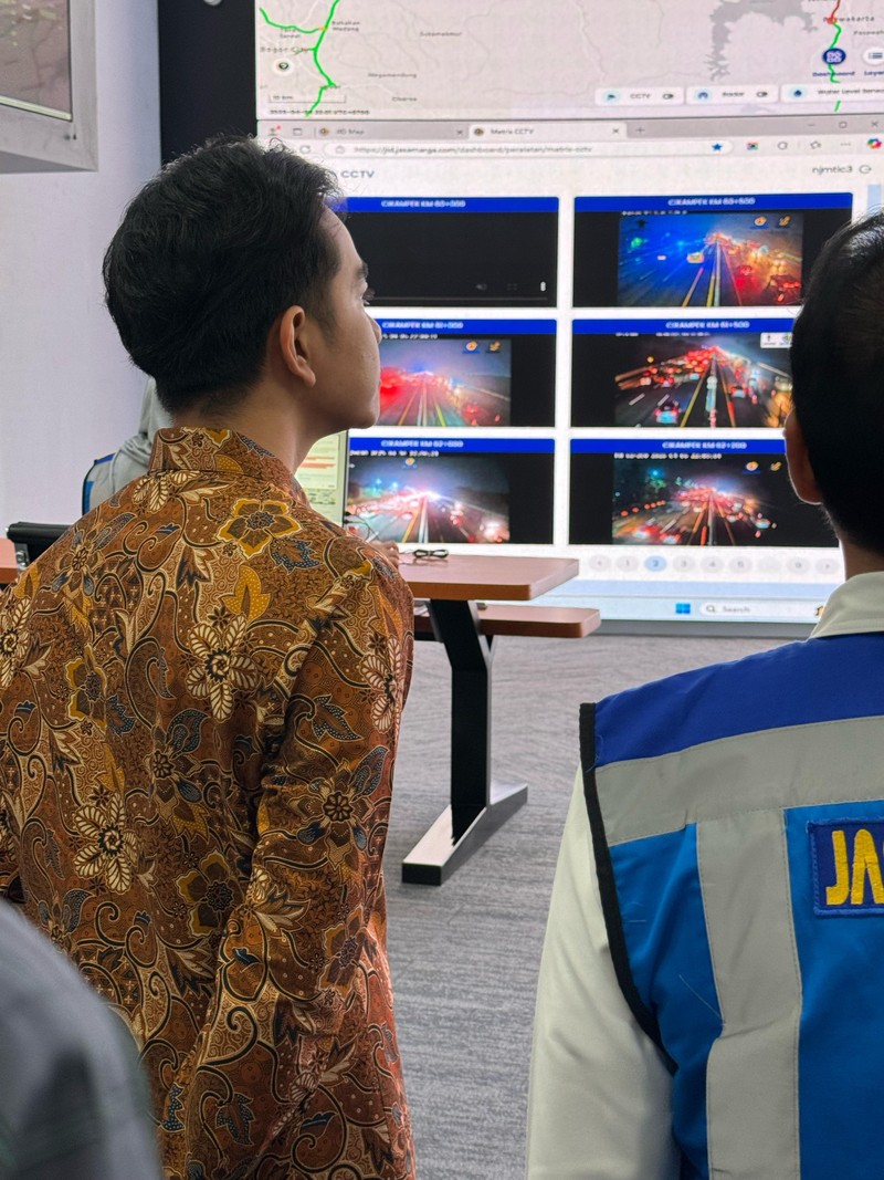 Wapres Tinjau Puncak Arus Balik Lebaran 2025 di Jasa Marga Toll Road Command Center. (Biro Pers, Media, dan Informasi
Sekretariat Wakil Presiden)