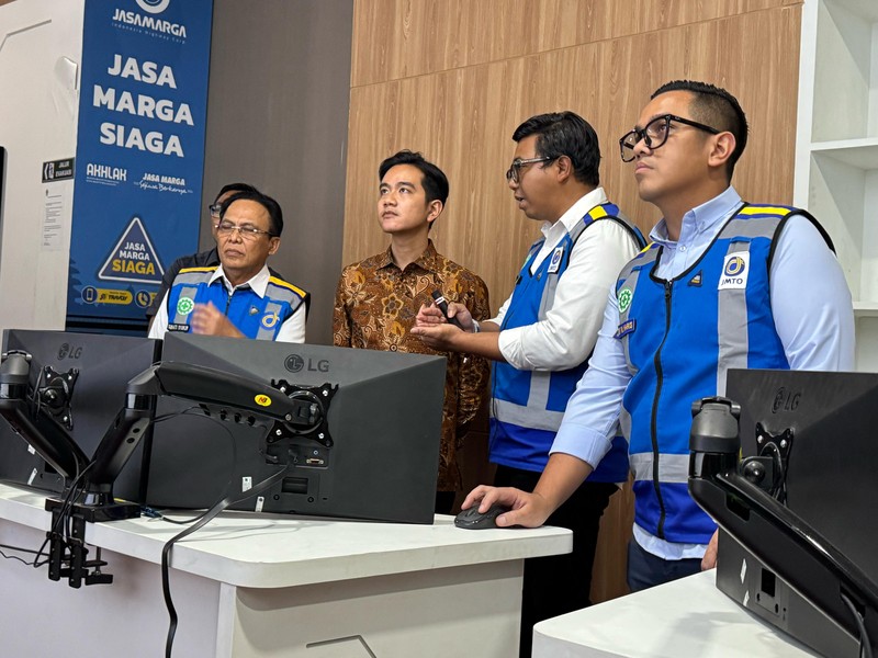 Wapres Tinjau Puncak Arus Balik Lebaran 2025 di Jasa Marga Toll Road Command Center. (Biro Pers, Media, dan Informasi Sekretariat Wakil Presiden) Wapres Tinjau Puncak Arus Balik Lebaran 2025 di Jasa Marga Toll Road Command Center. (Biro Pers, Media, dan Informasi
Sekretariat Wakil Presiden)