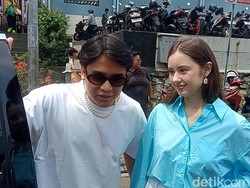 Vika Kolesnaya Sebut Keluarga Restui, Yakin Nikah dengan Billy Syahputra Vika Kolesnaya Sebut Keluarga Restui, Yakin Nikah dengan Billy Syahputra