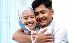 Selamat! Istri Bintang Emon Hamil Anak Pertama