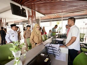 Sidak Hari Pertama Kerja, Bupati Ipuk Temukan Ini di Kantor Pelayanan Publik
