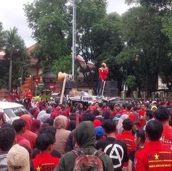 Kemnaker Beri Kabar Baik, 200 Buruh Korban PHK PT Yihong Kerja Lagi