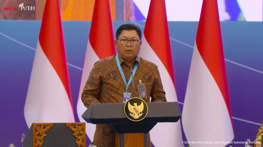 Direktur Utama Bank Mandiri, Darmawan Junaidi menyampaikan laporan dalam Sarasehan Ekonomi bersama Presiden RI dengan tema