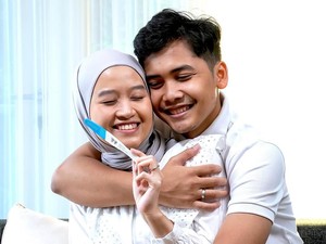 Selamat! Istri Bintang Emon Hamil Anak Pertama