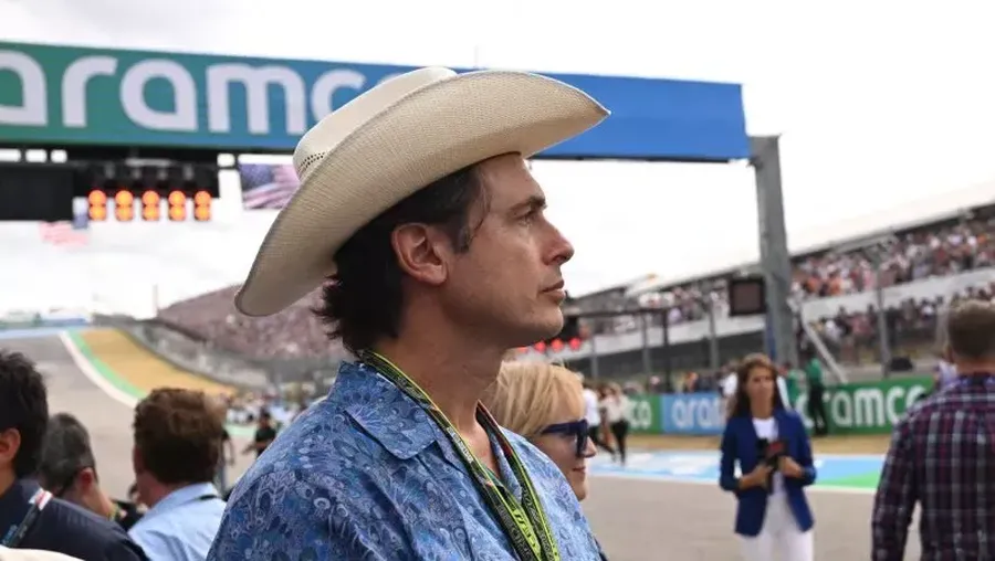Kimbal Musk menunggu dimulainya Grand Prix Formula Satu Amerika Serikat, di Circuit of the Americas di Austin, Texas, pada 23 Oktober 2022. (AFP)