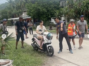 Lisa BLACKPINK Bagikan Momen Naik Honda BeAT Karbu
