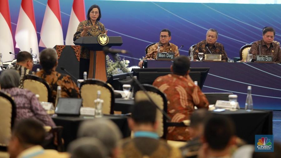 Menteri Keuangan Sri Mulyani memberi pidato di acara Sarasehan Ekonomi bersama Presiden RI dengan tema