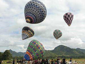 Momen Festival Balon Udara Tradisional di Tulungagung