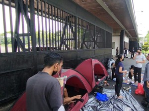 Pendemo Tolak UU TNI di DPR Cerita Dapat Kiriman Makanan dari Warga