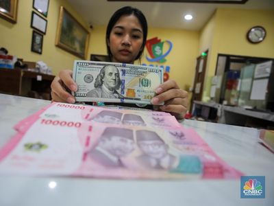Nilai Tukar Rupiah Menguat Tipis, Dolar AS Turun ke Rp16.380
