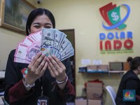 Pergolakan AS-China Bikin Rupiah Kuat, Dolar Turun ke Rp16.800