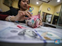Rupiah Makin Kuat, Dolar Ambles ke Rp16.425