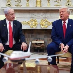 Trump 'Tusuk' Netanyahu dari Belakang, Mau Deal dengan Musuh Bebuyutan