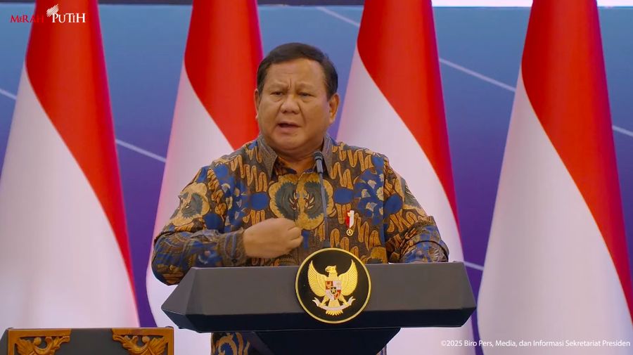 Presiden Prabowo Subianto menyampaikan paparan dalam Sarasehan Ekonomi bersama Presiden RI dengan tema