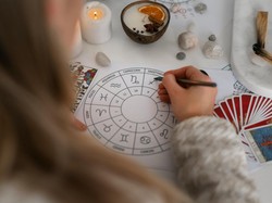Ramalan Zodiak 2 Juni: Pisces Tetap Berusaha, Aries Tunggu Waktu yang Tepat Ramalan Zodiak 2 Juni: Pisces Tetap Berusaha, Aries Tunggu Waktu yang Tepat