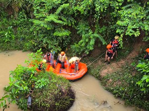 Mobil Rombongan Pemudik Terjun ke Sungai di Palas, Bayi 6 Bulan Hilang