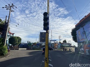 Traffic Light di Jalan Ahmad Yani Parepare Rusak, Warga Turun Atur Lalin