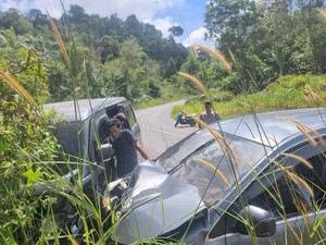 Xenia dan Gran Max Tabrakan di Tanjakan Bukit Menangis Sebatik