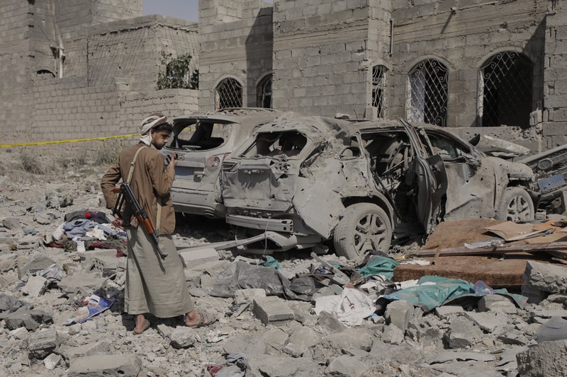 Bangunan porak poranda setelah serangan udara Amerika Serikat yang menghantam kota pelabuhan Hodeidah di Yaman. (AP Photo) Bangunan porak poranda setelah serangan udara Amerika Serikat yang menghantam kota pelabuhan Hodeidah di Yaman. (AP Photo)