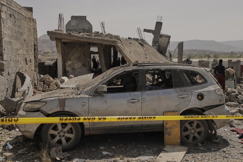 Bangunan porak poranda setelah serangan udara Amerika Serikat yang menghantam kota pelabuhan Hodeidah di Yaman. (AP Photo) Bangunan porak poranda setelah serangan udara Amerika Serikat yang menghantam kota pelabuhan Hodeidah di Yaman. (AP Photo)