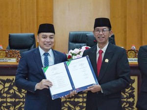 Rapat Paripurna, DPRD & Pemkot Tetapkan RPJMD Kota Surabaya 2025-2029