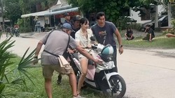 Aksi Lisa BLACKPINK Naik BeAT Karbu Bikin Geger