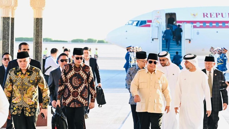 Presiden Republik Indonesia, Prabowo Subianto, tiba di Presidential Flight, Abu Dhabi, Persatuan Emirat Arab (PEA), pada Rabu, (9/4/2025), sekitar pukul 06.30 waktu setempat. (Dok. BPMI)