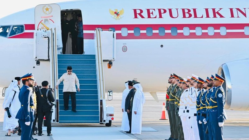 Presiden Republik Indonesia, Prabowo Subianto, tiba di Presidential Flight, Abu Dhabi, Persatuan Emirat Arab (PEA), pada Rabu, (9/4/2025), sekitar pukul 06.30 waktu setempat. (Dok. BPMI)