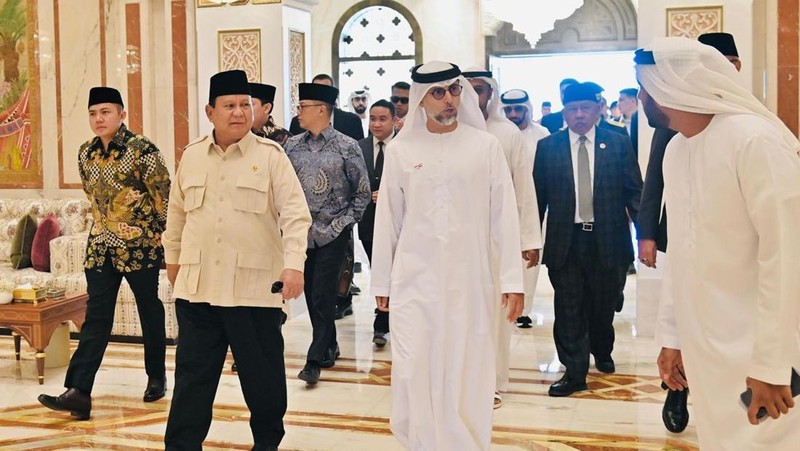 Presiden Republik Indonesia, Prabowo Subianto, tiba di Presidential Flight, Abu Dhabi, Persatuan Emirat Arab (PEA), pada Rabu, (9/4/2025), sekitar pukul 06.30 waktu setempat. (Dok. BPMI)