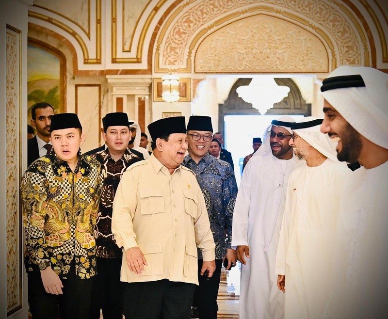 Presiden Republik Indonesia, Prabowo Subianto, tiba di Presidential Flight, Abu Dhabi, Persatuan Emirat Arab (PEA), pada Rabu, (9/4/2025), sekitar pukul 06.30 waktu setempat. (Dok. BPMI)