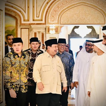 Potret Presiden Prabowo Tiba di Dubai Temui Presiden MBZ, Bahas Ini