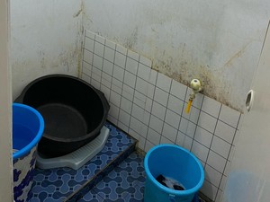 Penyebab Keramik Kamar Mandi Menguning dan Cara Membersihkannya