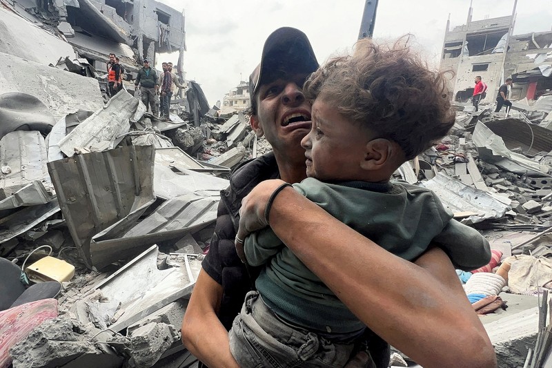 Suasana reruntuhan di lokasi serangan Israel terhadap sebuah rumah, di Deir Al-Balah di Jalur Gaza bagian tengah pada 8 April 2025. (REUTERS/Ramadan Abed) Suasana reruntuhan di lokasi serangan Israel terhadap sebuah rumah, di Deir Al-Balah di Jalur Gaza bagian tengah pada 8 April 2025. (REUTERS/Ramadan Abed)