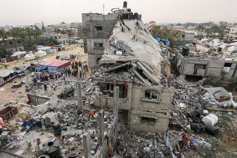 Suasana reruntuhan di lokasi serangan Israel terhadap sebuah rumah, di Deir Al-Balah di Jalur Gaza bagian tengah pada 8 April 2025. (REUTERS/Ramadan Abed) Suasana reruntuhan di lokasi serangan Israel terhadap sebuah rumah, di Deir Al-Balah di Jalur Gaza bagian tengah pada 8 April 2025. (REUTERS/Ramadan Abed)