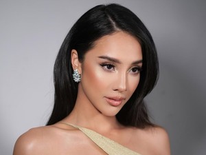 Gaya Anya Geraldine Tampil Manglingi Dengan Riasan Glam Look, Cantik Maksimal