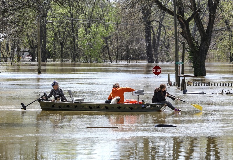 Banjir akibat Sungai Ohio meluap, Rabu, (9/4/2025) di Cincinnati, Amerika Serikat. (AP/Carolyn Kaster) Banjir akibat Sungai Ohio meluap, Rabu, (9/4/2025) di Cincinnati, Amerika Serikat. (AP/Carolyn Kaster)