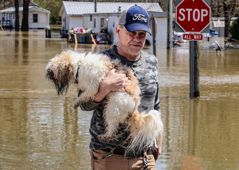 Banjir akibat Sungai Ohio meluap, Rabu, (9/4/2025) di Cincinnati, Amerika Serikat. (AP/Carolyn Kaster)