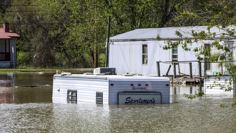 Banjir akibat Sungai Ohio meluap, Rabu, (9/4/2025) di Cincinnati, Amerika Serikat. (AP/Carolyn Kaster)