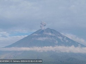 Gunung Semeru Erupsi 5 Kali hingga Pagi Ini, Kolom Abu Capai 800 Meter