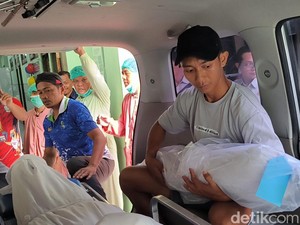 Momen Jenazah Al Fatih Balita Korban Laka Panther Vs Bus Dibopong Paman