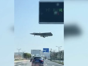 Jet Tempur Misterius China Mengudara, Mesin Tiga dan Tanpa Ekor
