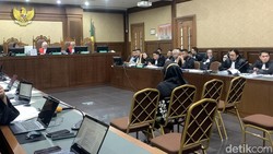 Dapat Uang Jajan Rp 5 Juta, Staf PN Surabaya Cuma Dapat Tugas Ini