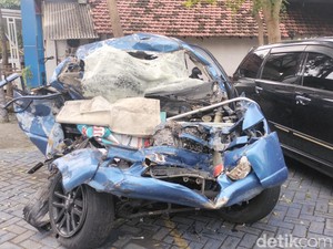 7 Korban Tewas Panther Vs Bus di Gresik Calon Jemaah Umrah dan Pengantarnya