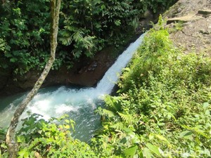 Melihat Pesona Indahnya Curug Panganten yang Kini Ditutup Sementara